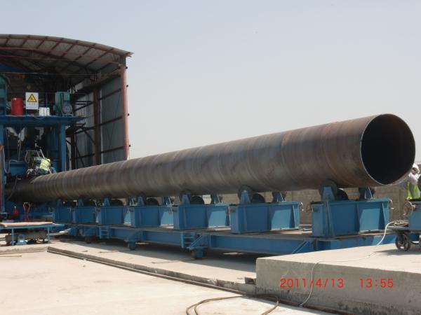 Máquina de fabricação de tubos em espiral