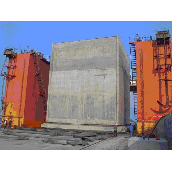 Natural rubber underwater air lift bags for shipyard