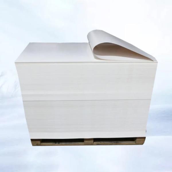 Papier d'art brillant C2S personnalisable de 115 g/m² à 450 g/m² pour l'emballage cadeau