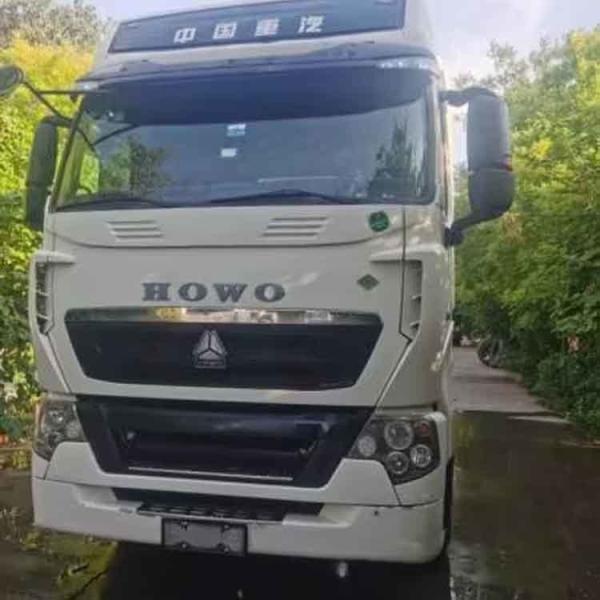 Directly Sell Second Hand Sinotruk Howo Tractor Trucks with Touch Screen and ESC System