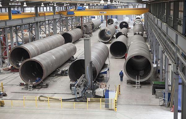 A linha de produção de aço da torre do vento do tubo manipula a máquina de soldadura