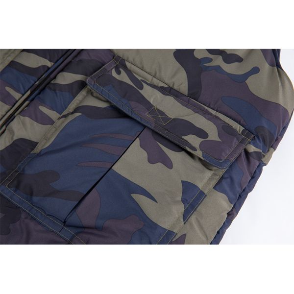 Lightweight Padded Camouflage Hunting Jacket with Multi-Pocket Design and Customizable Camouflage