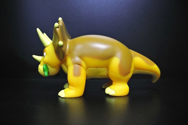 6 Inch Yellow Dinosaur Collectible Vinyl Toys 80 - 90 Degree For Kids Play
