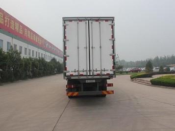 HOWO Refrigerated Box Truck With Air Intake System / Optional High Bumper