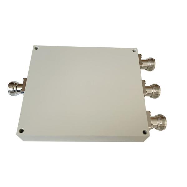Multiestágio banda larga WPD Antenna Dividor de potência Alto isolamento