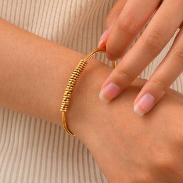 Bracelets de manchette en acier inoxydable en or pour les femmes