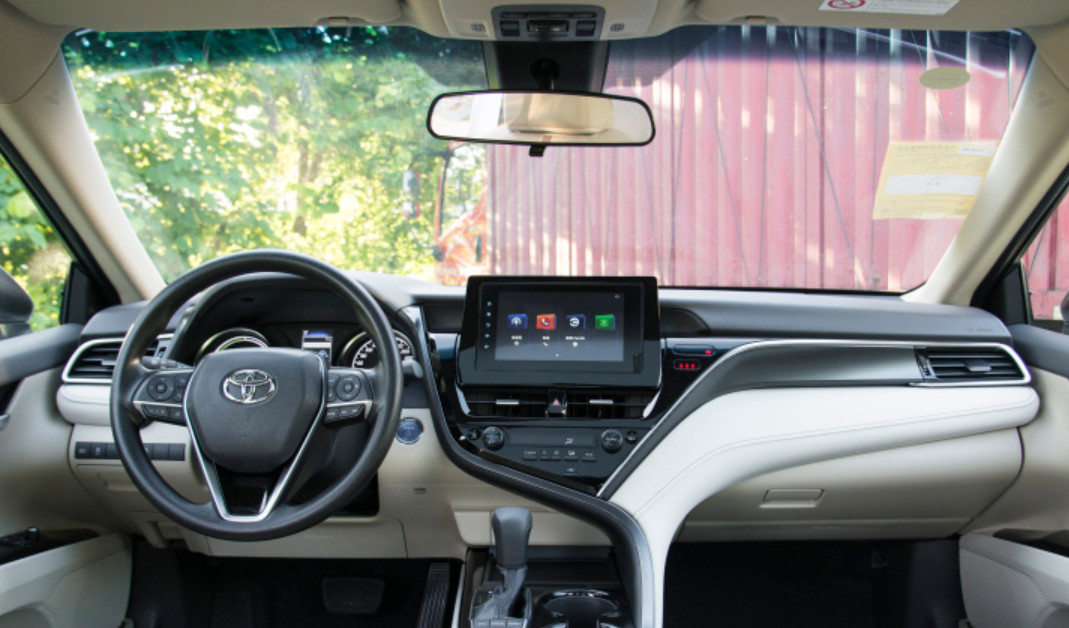 Седан 2022 мест 3 двери 5 версии 4 элиты спаренного двигателя 2.5HE Toyota Camry добавочный