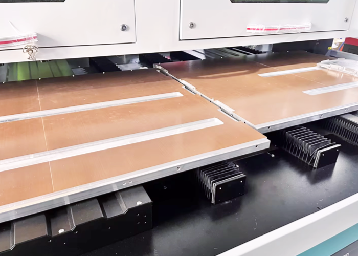 Laser Glass Cutting Machine built to support automated glass cutting processes with integrated control systems and software  To Chipping ≤5μm