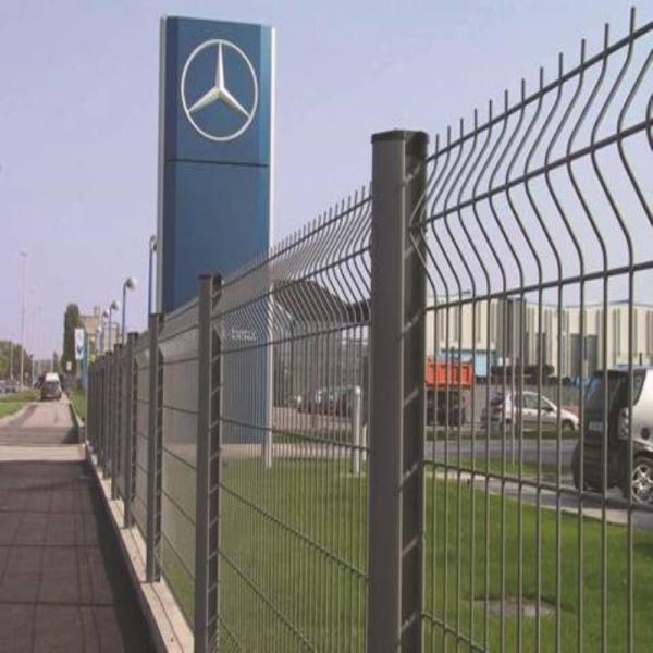 China Supplier Metal Curved Welded Wire Mesh Garden Outdoor Home 3D Fence