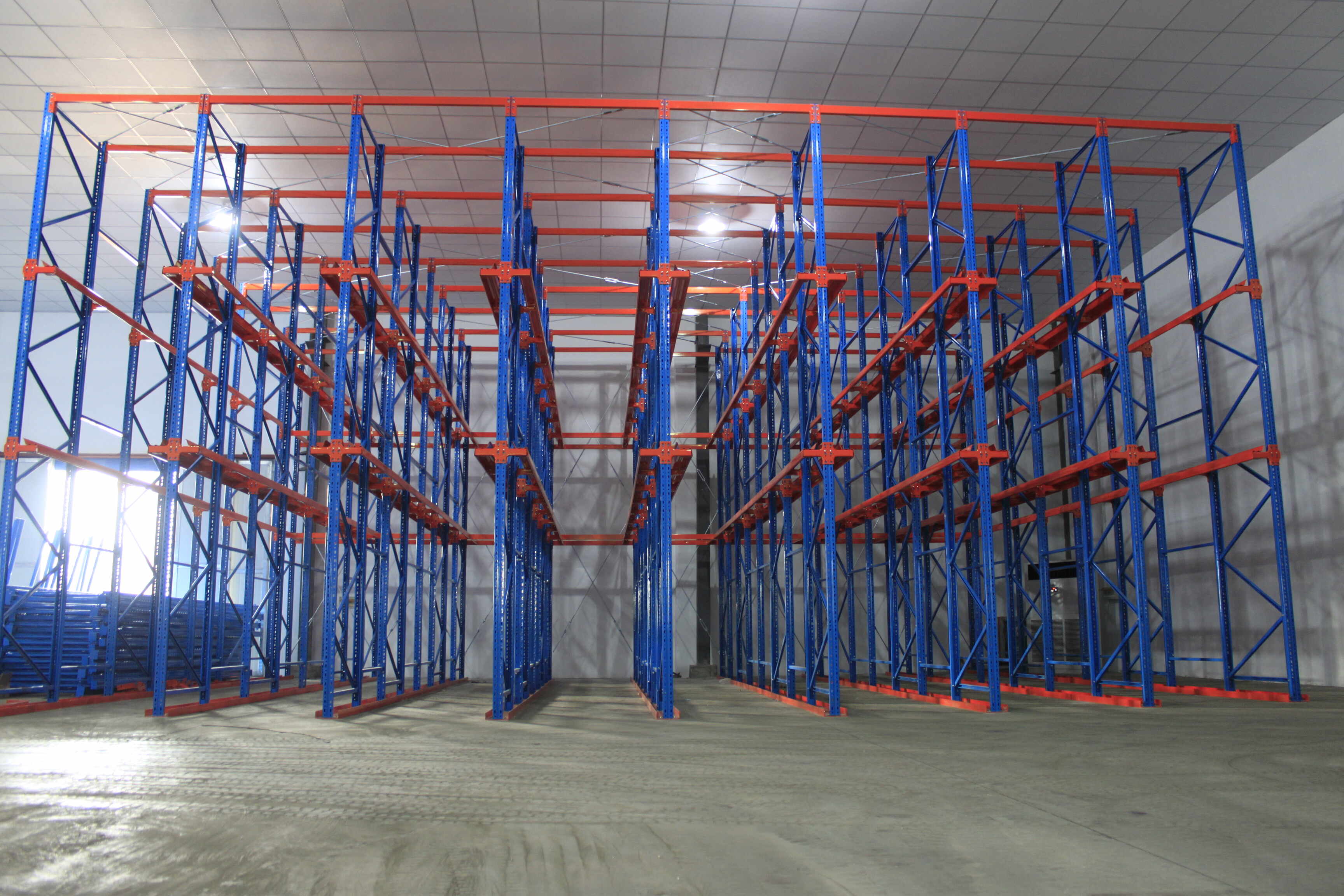 High-Density 5-Level Durable Drive-In Pallet Racking, Steel Storage Racking with Through Racking for Optimized Space Utilization