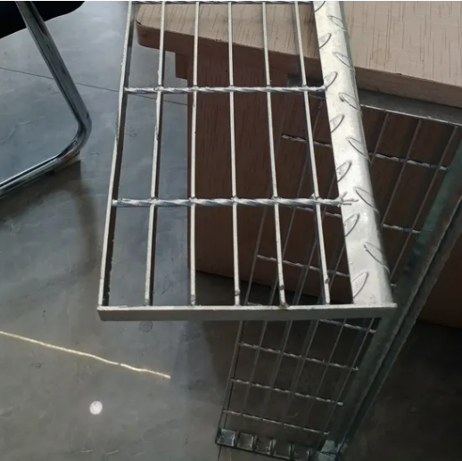 Industrial Use Slip Resistant Steel Stair Treads with T1/T2/T3/T4 Types for High Safety