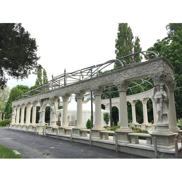 Arch Dome of Gazebo, une structure en acier inoxydable, Londres