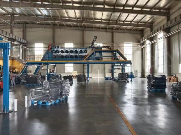 Machine de refroidissement de tôles de caoutchouc de type aérien pour la fabrication de pneus / bandes transporteuses