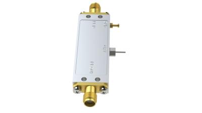 0.1-18 GHz P1dB 10 dBm Amplificador de Baixo Ruído de Banda Larga para Comunicação por Satélite e Espacial