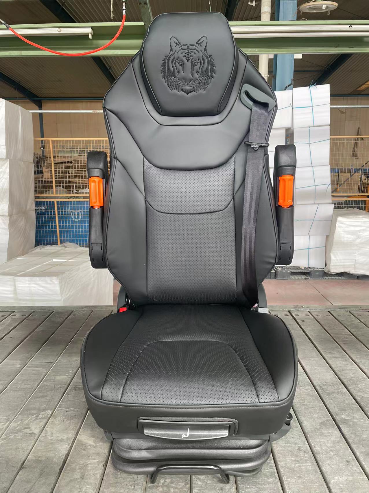 Wholesale Suspension Shock Universal Truck Sports Seat Suitable Absorption Truck Driver Seat for Chinese Trucks