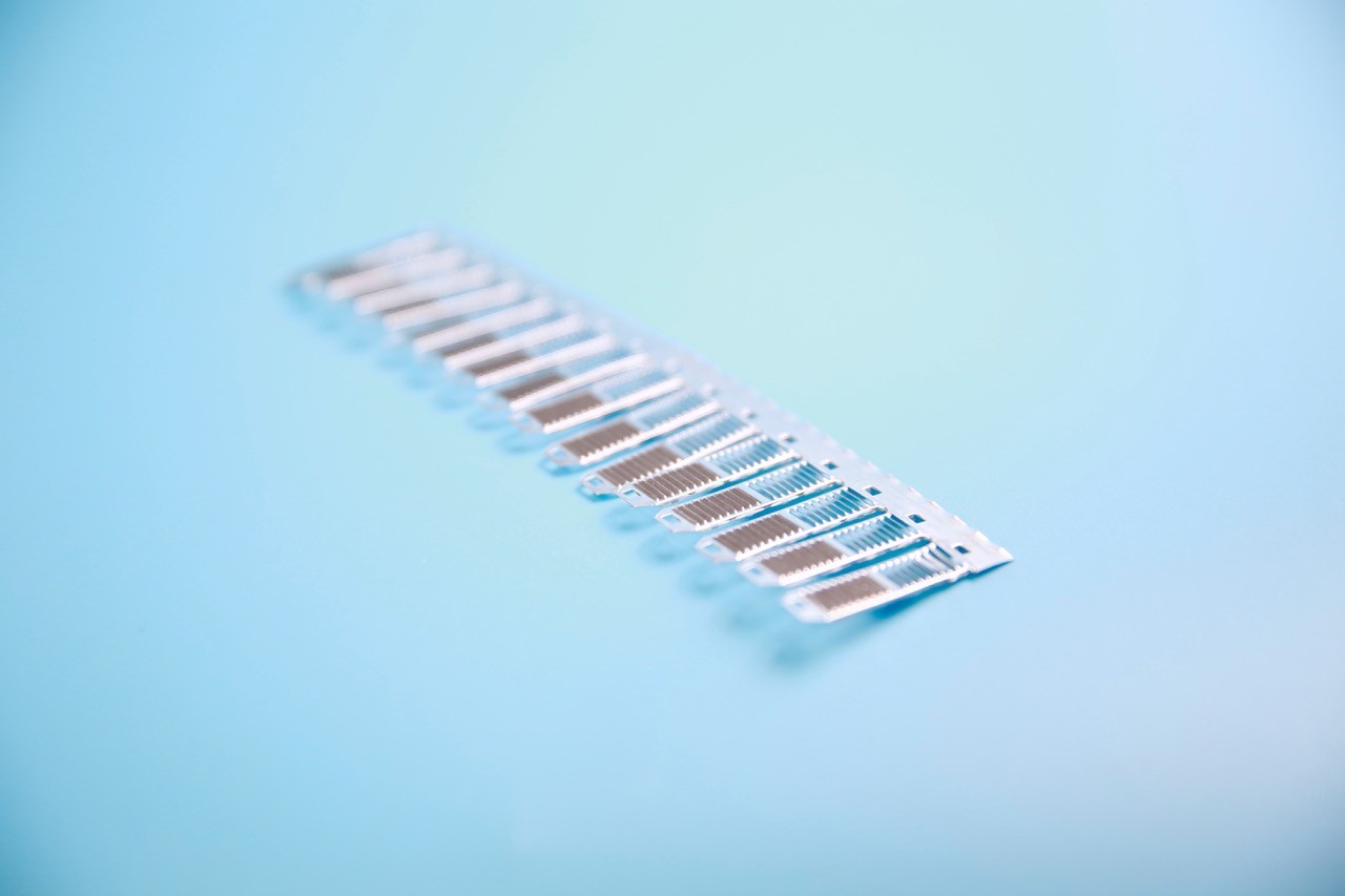 Микроканальный конденсатор Алюминий 6815 Лоуверные плавники Коррозионностойкие 35 мм Ширина