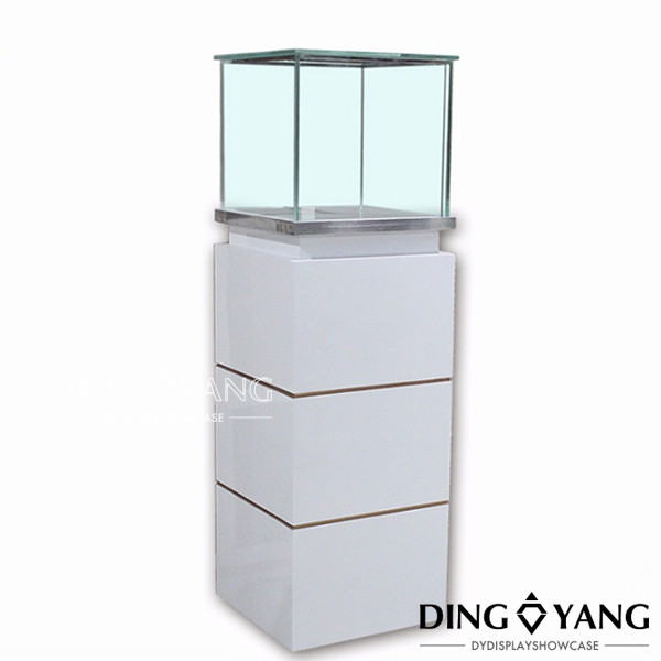 Просвещенные витрины ювелирных магазинов