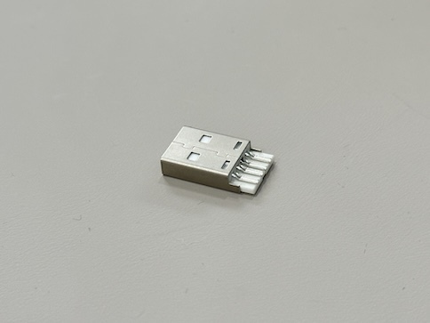 High-Performance USB 2.0 AM Connector | Integrated White Housing | Gold-Flash Contacts | Bright-Nickel Shell | Wire-Solder Type