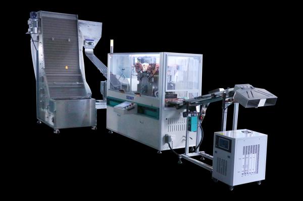 Une machine d'impression automatique à décharge UV.