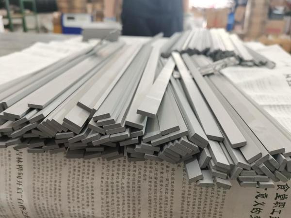 YG10Xの案内面および仕事の残りの刃のための空白の超硬合金のストリップ