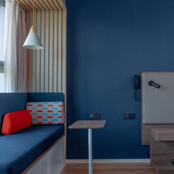 ISO 14184 Standard Customized King Size Bedroom Hotel Furniture In Modern Luxury Style