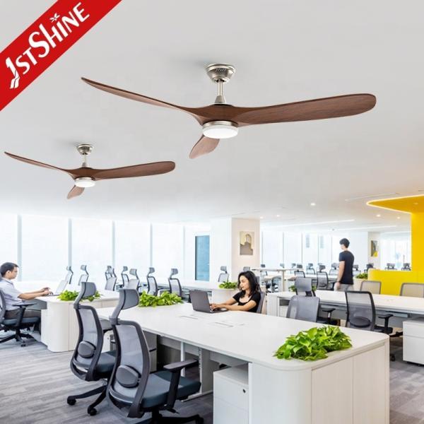 Ventilador de teto com controle remoto inteligente com 3 lâminas de madeira natural e material de corpo de lâmpada de metal