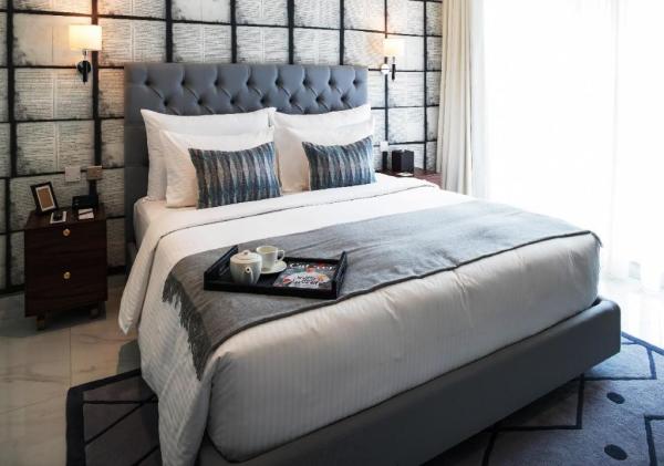 Siem Reap Bedroom furniture supplier hotel guestroom of Fabric upholstered Bed and wood tables with dining chair