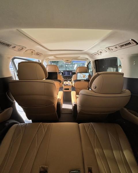 Tengshi 2024 EV 600KM Four-wheel Drive Luxury Model 5-door 7-seater MPV