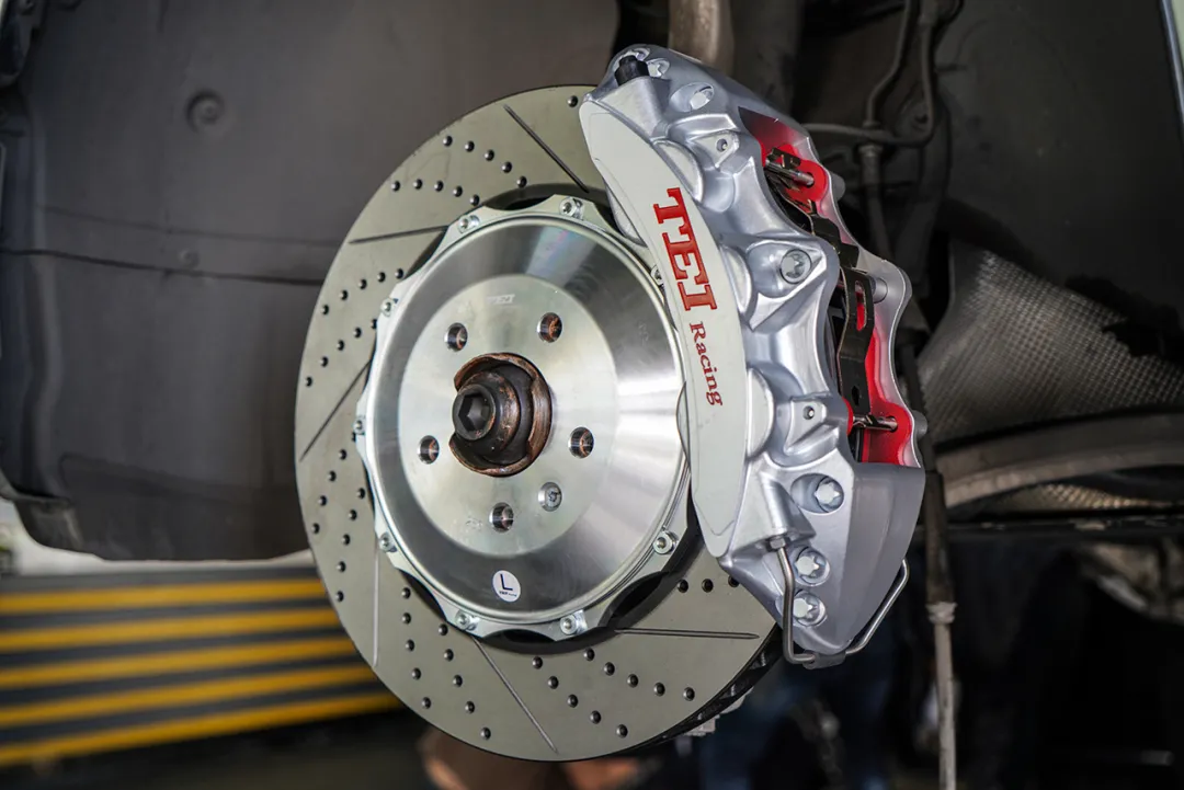 Kit de travagem frontal grande 6 Calibre de pistão com rotor 378x32mm BBK sistema de travagem automático para Audi A4b9 19 polegadas carro borda