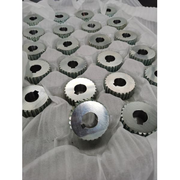 Части подвергая механической обработке центра CNC алюминиевые направляют рельсами части CNC автомобиля плиты повернутые точностью