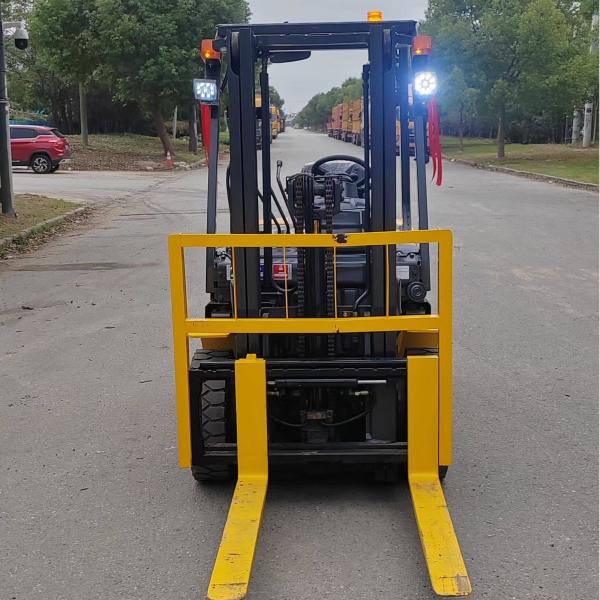 Komatsu FD25 2.5 toneladas diésel de carretilla elevadora con cambio de tamaño y mástil de contenedor 3 metros