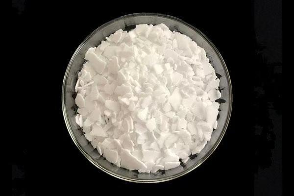 Inorganic Raw Materials Potassium Hydroxide White Powder or Flaky Solid Strong Alkalinity and Corrosiveness