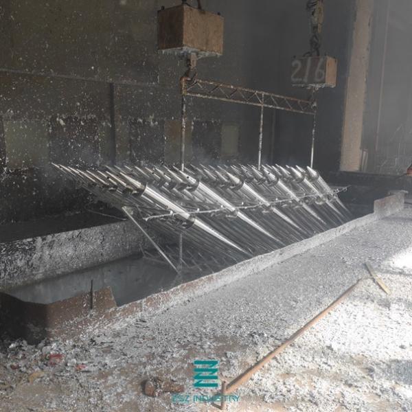 Hot Dipped Galvanized Ground Screw Pole Anchor , D76mm X H840mm Gal Fence Fittings