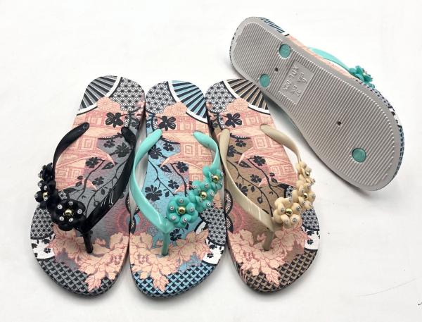 2020 New High quality cheap custom beach flip flops for women