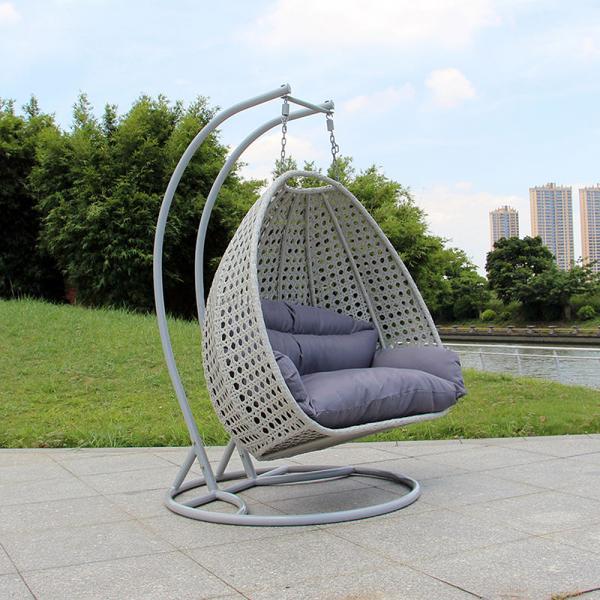 Outdoor Living Room Double Hanging Chair with Customizable Cushions and Metal Frame