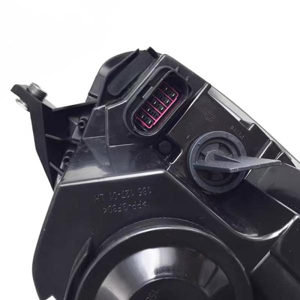 12V Car Head Light Fit for Volkswagen Jetta Sagitar Bora Head Lamp Assembly OE No. 3AD941752