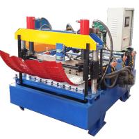 La toiture d'acier de couleur couvre la cambrure hydraulique de voûte courbant le petit pain formant la machine