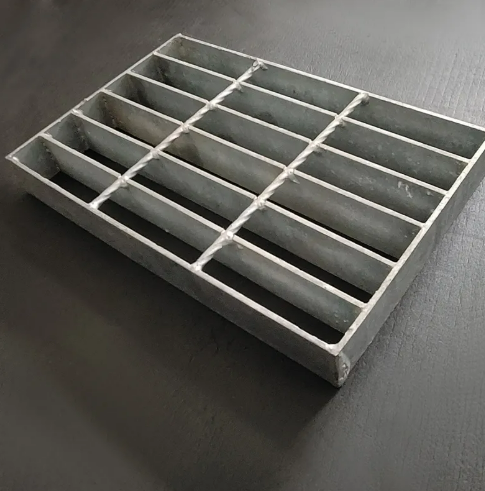Heavy-Duty Galvanized Steel Driveway Grating Carbon Steel Bearing Bar Serrated Steel Grid Outdoor Building Metal Materials