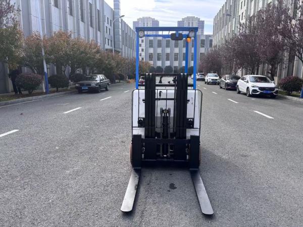 横の標準電気対重量 フォークリフト 額定負荷 2000 kg 高度増加 2845 mm