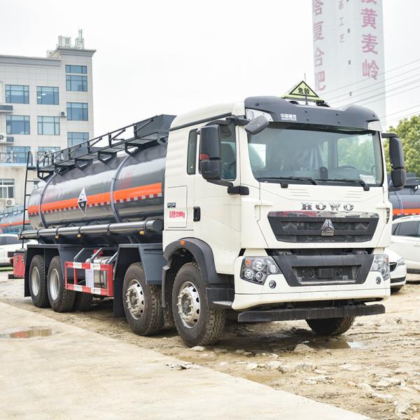 18.3 M3 Cargo Truck Sinotruk Howo Corrosive Tanker Maximum Speed 79 Km/H Corrosion Resistance