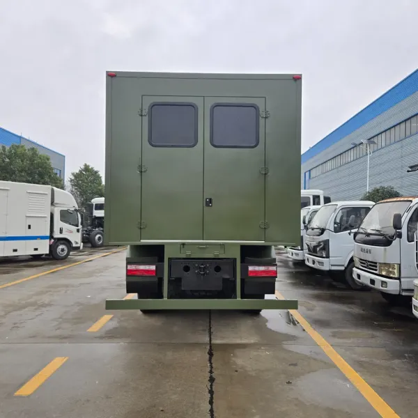 Custom off-Road 4X4 and 6X6 Personnel Transport Trucks , Special Forces Transport Vehicles