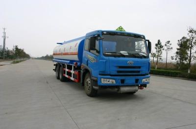 Caminhão de entrega da gasolina do aço carbono de Faw 6x4 220HP, caminhão do óleo bruto