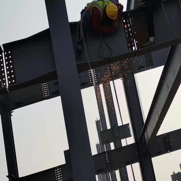Construction de bâtiments en acier préfabriqués