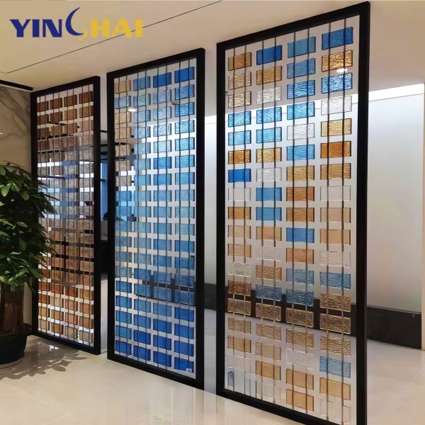 Metal Colorful Metal Room Dividers Decorative With Thickened Crystal Glass