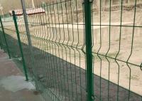 Recinto de malla de 3 mm revestido de PVC con postes redondos