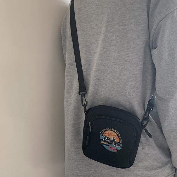 Fashion Canvas Messenger Bag for Daily Life Long Strip and OEM/ODM Acceptable