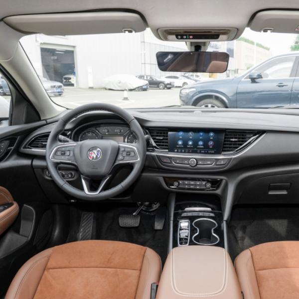 Buick Regal 2023 552T Smart apprécient le milieu de voiture de berline de Seat de la porte 5 de la version 4