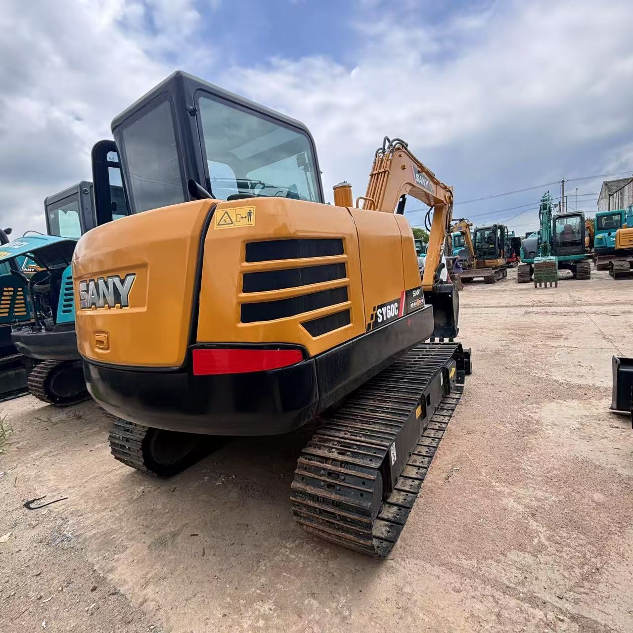 Low Price Low Hours Sany SY60C 6Ton Crawler ISUZU Engine Hydraulic Used Mini Excavator for Sale