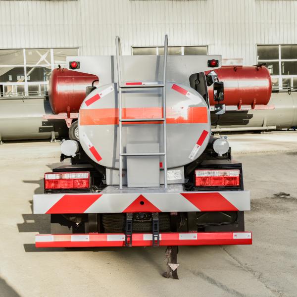 Compact Diesel Oil Transport Truck With Euro 6 Emission Standard