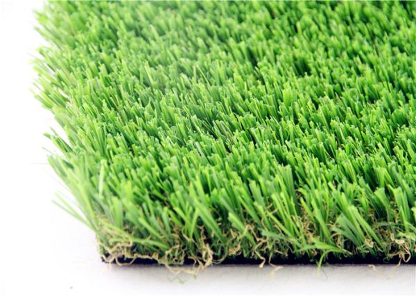 Anti - altura artificial da pilha do relvado 35MM da falsificação da grama do jardim durável UV do animal de estimação